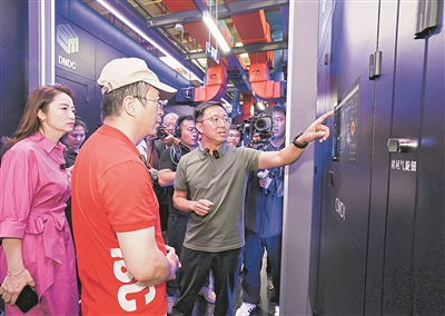 1756450708125967.jpg 周鸿祎.jpg